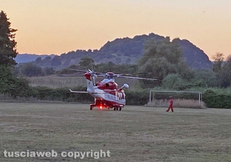 Capodimonte - Giovane disperso al lago, le ricerche dei vigili del fuoco