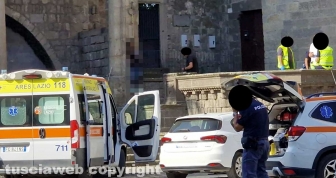 Viterbo - Giovane trovato impiccato in piazza San Lorenzo
