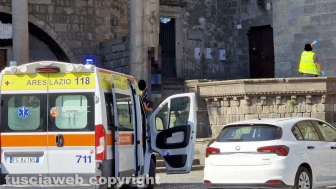 Viterbo - Giovane trovato impiccato in piazza San Lorenzo