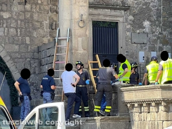 Viterbo - Giovane trovato impiccato in piazza San Lorenzo
