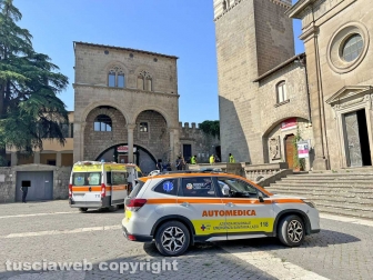 Viterbo - Giovane trovato impiccato in piazza San Lorenzo