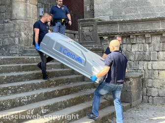 Viterbo - Giovane trovato impiccato in piazza San Lorenzo