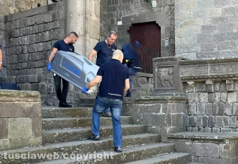 Viterbo - Giovane trovato impiccato in piazza San Lorenzo