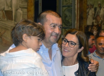 Tarquinia - Alessandro Giulivi sindaco con la moglie e il nipotino