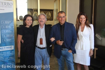 Gli assessori firmano