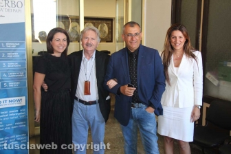 Gli assessori firmano