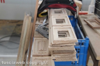 Gli occhiali in legno dell'artigiano Massimo Panetti