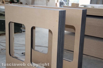 Gli occhiali in legno dell'artigiano Massimo Panetti