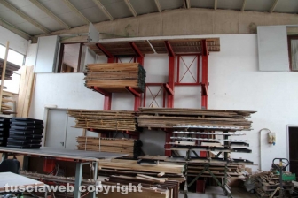 Gli occhiali in legno dell'artigiano Massimo Panetti