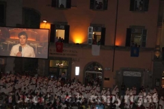 Il maxischermo in piazza del Comune
