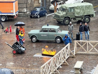 Film Disney - Gli scontri del pomeriggio in piazza del Comune