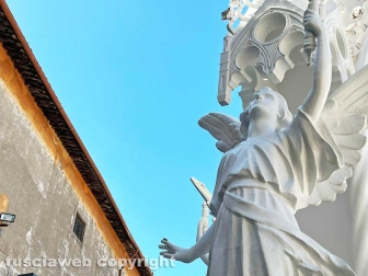 Gloria lascia il Santuario