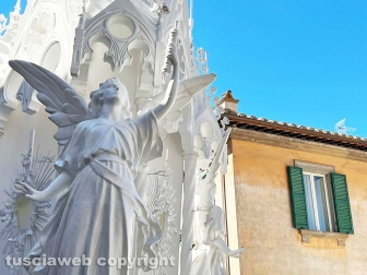 Gloria lascia il Santuario