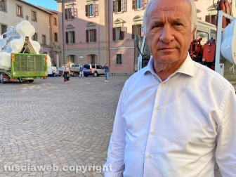 Viterbo - Santa Rosa - Gloria arriva in piazza del Comune