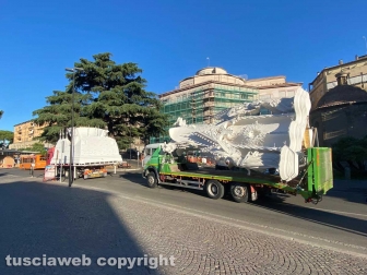 Viterbo - Santa Rosa - Gloria arriva in piazza del Comune