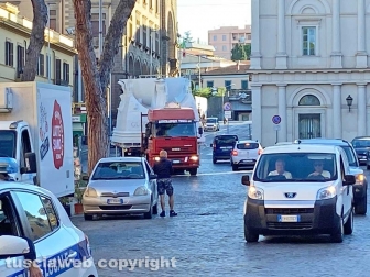Viterbo - Santa Rosa - Gloria arriva in piazza del Comune