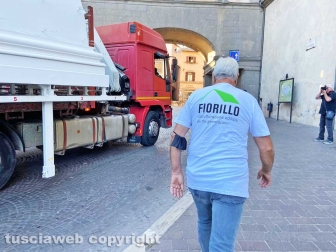 Viterbo - Santa Rosa - Gloria arriva in piazza del Comune