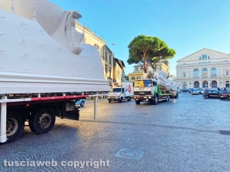 Viterbo - Santa Rosa - Gloria arriva in piazza del Comune