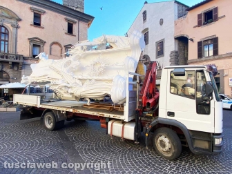Viterbo - Santa Rosa - Gloria arriva in piazza del Comune