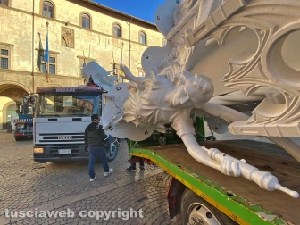Viterbo - Santa Rosa - Gloria arriva in piazza del Comune