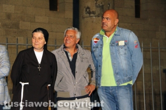Gloria, assemblaggio in notturna