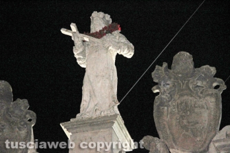 Gloria, assemblaggio in notturna