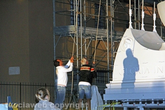 Gloria, assemblaggio in notturna