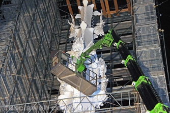 Gloria, assemblaggio in notturna