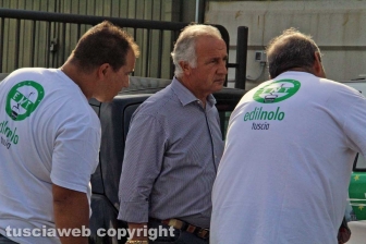 Gloria posizionata sui camion