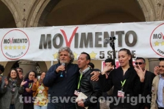 Grillo conquista piazza del Comune