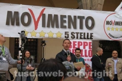 Grillo irrompe nella campagna elettorale