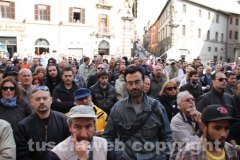 Grillo irrompe nella campagna elettorale