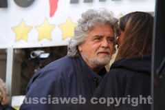 Grillo irrompe nella campagna elettorale