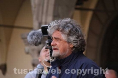 Grillo irrompe nella campagna elettorale