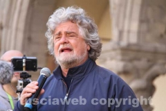 Grillo irrompe nella campagna elettorale