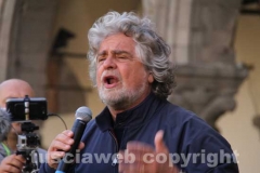 Grillo irrompe nella campagna elettorale