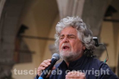 Grillo irrompe nella campagna elettorale