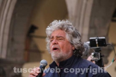 Grillo irrompe nella campagna elettorale
