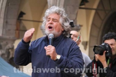 Grillo irrompe nella campagna elettorale