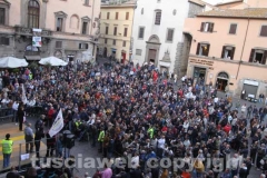 Grillo irrompe nella campagna elettorale