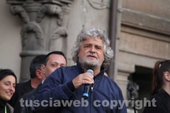 Grillo irrompe nella campagna elettorale