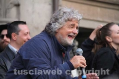 Grillo irrompe nella campagna elettorale