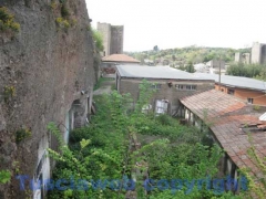 Grotte etrusche trasformate in case