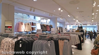 H&M apre a Viterbo