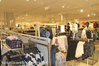 H&M apre a Viterbo
