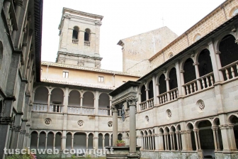 I chiostri e il santuario della Madonna della Quercia
