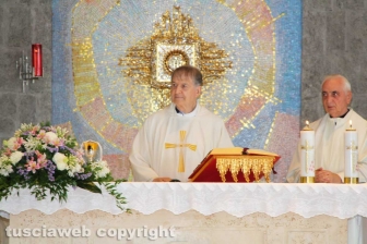 Viterbo - I cinquant'anni di sacerdozio di don Giosy Cento