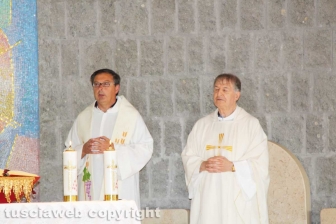 Viterbo - I cinquant'anni di sacerdozio di don Giosy Cento