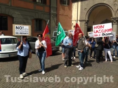 I dipendenti di Villa Rosa in piazza