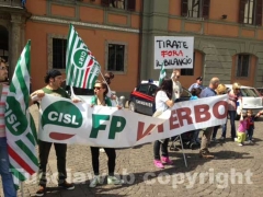 I dipendenti di Villa Rosa in piazza